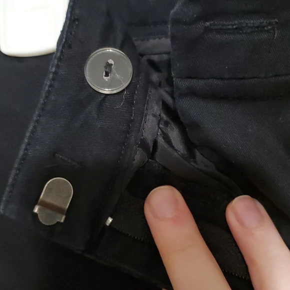 New York and Co stretch black shorts with pockets - Picture 3 of 6